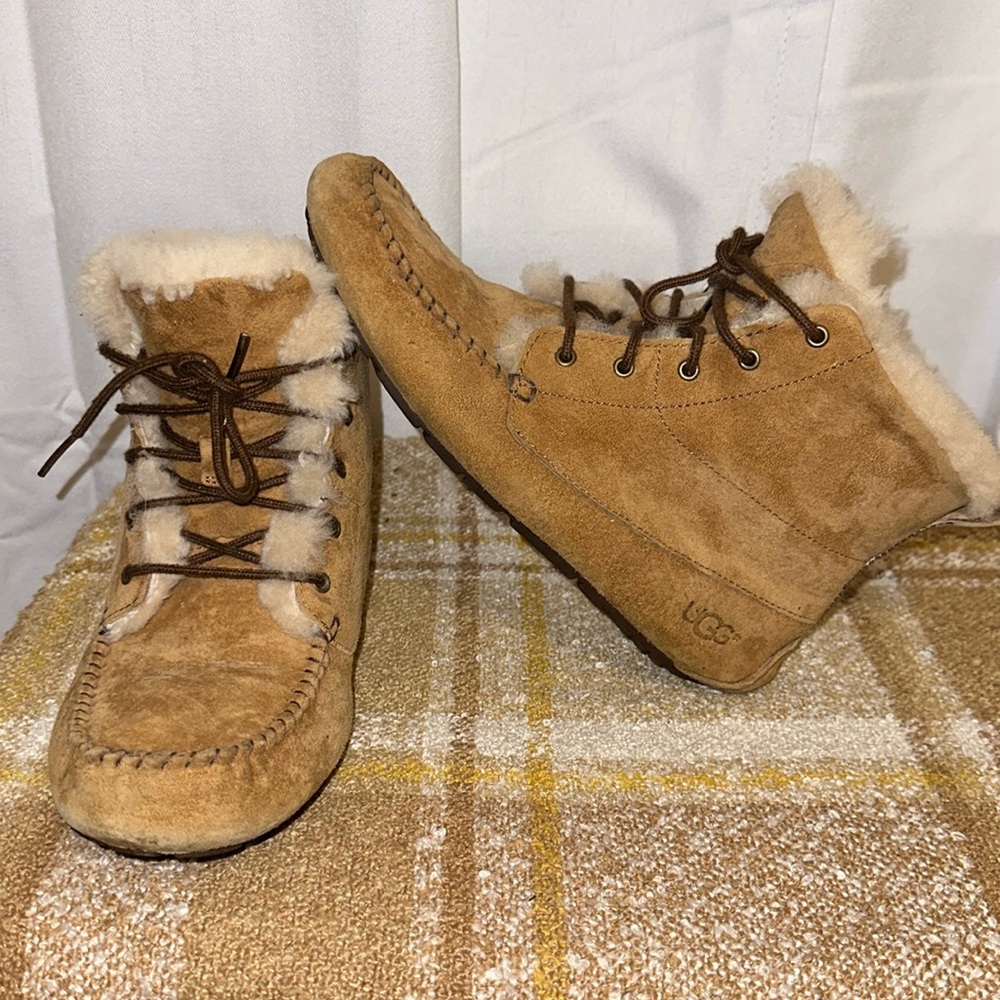 Authentic UGG chickadee brown suede, good condition